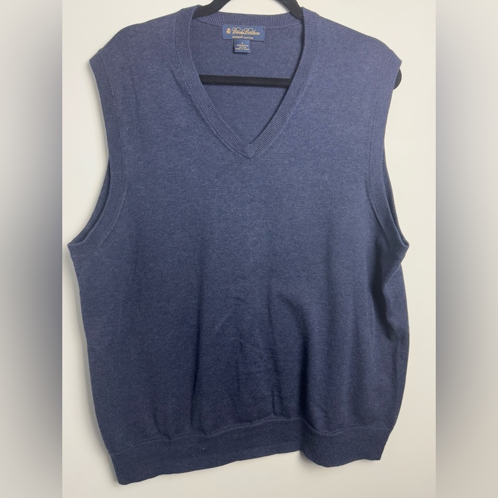 Brooks Brothers Men's Navy Supima Cotton V-Neck
Sweater Vest size Large